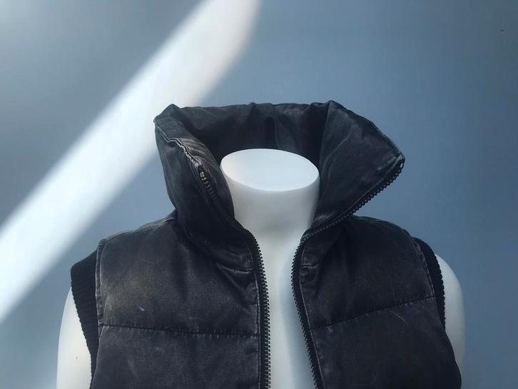 Levi’s bodywarmer donker grijs M zgan, Kleding | Dames, Jassen | Zomer, Zo goed als nieuw, Maat 38/40 (M), Grijs, Ophalen of Verzenden