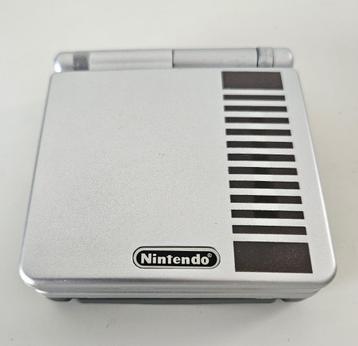 Game boy advance SP console NES editie beschikbaar voor biedingen