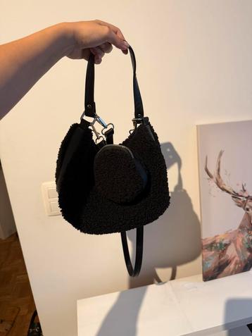 Fluffy bag beschikbaar voor biedingen