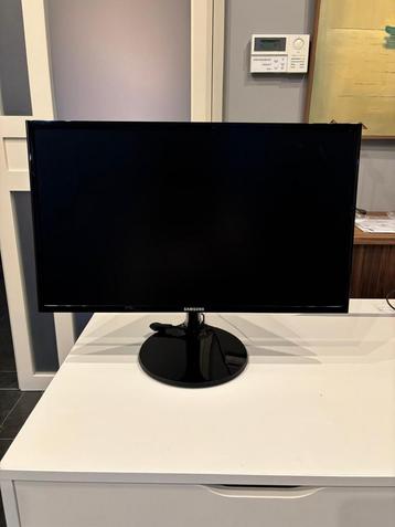 Samsung monitor 24 inches beschikbaar voor biedingen