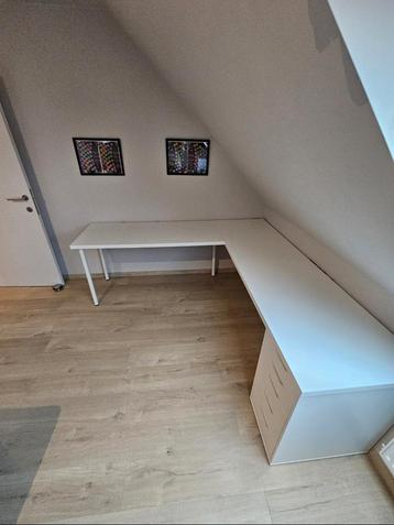 Bureau/Hoekbureau beschikbaar voor biedingen