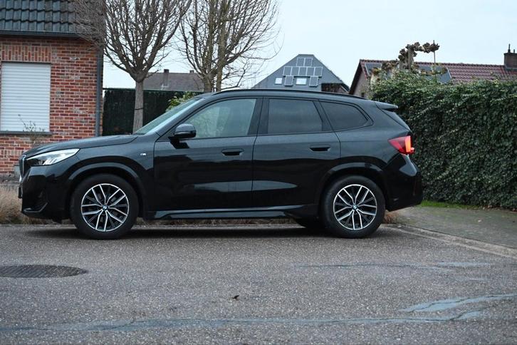Ensemble sport BMW X1 sDrive18i M, Autos, BMW, Particulier, X1, ABS, Caméra de recul, Phares directionnels, Régulateur de distance