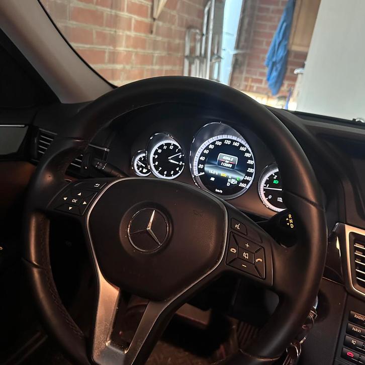 Mercedes E200 amg avantgarde 110.000km 2012 etat parfaite, Autos, Mercedes-Benz, Entreprise, Classe E, Caméra, Berline, 6 portes