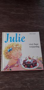Prentenboek D. Lauer - Julie viert haar verjaardag, Ophalen of Verzenden, Zo goed als nieuw, D. Lauer