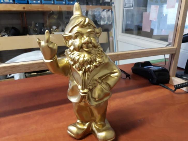 Kabouter met middelvinger Goud, Tuin en Terras, Tuinbeelden, Nieuw, Tuinkabouter, Kunststof, Ophalen of Verzenden