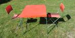 Table pliante avec deux chaises, Enlèvement