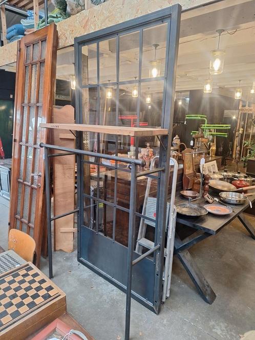 Groot stalen muur kledingrek : industrieel wandmeubel, Kleding | Dames, Kledingrekken, Ophalen