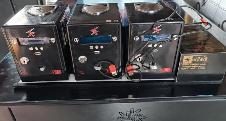 Accessoires Fun4four, chargeurs de téléphones portables avec, Collections, Machines | Autre, Comme neuf, Enlèvement ou Envoi