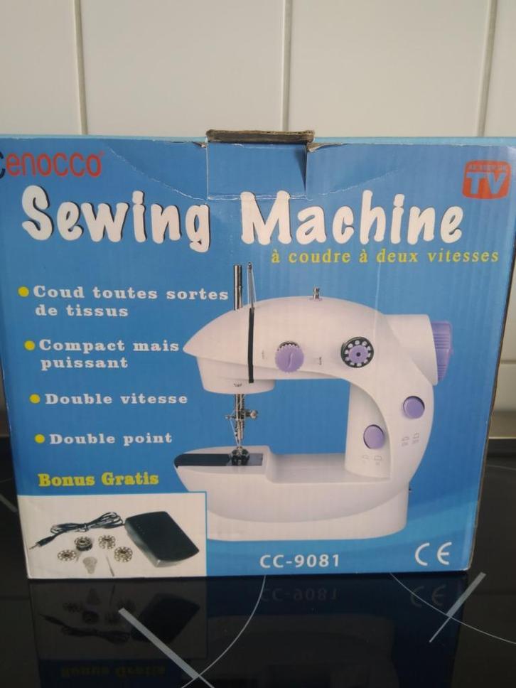 Mini-naaimachine, Hobby en Vrije tijd, Naaimachines en Toebehoren, Zo goed als nieuw, Naaimachine, Overige merken, Ophalen