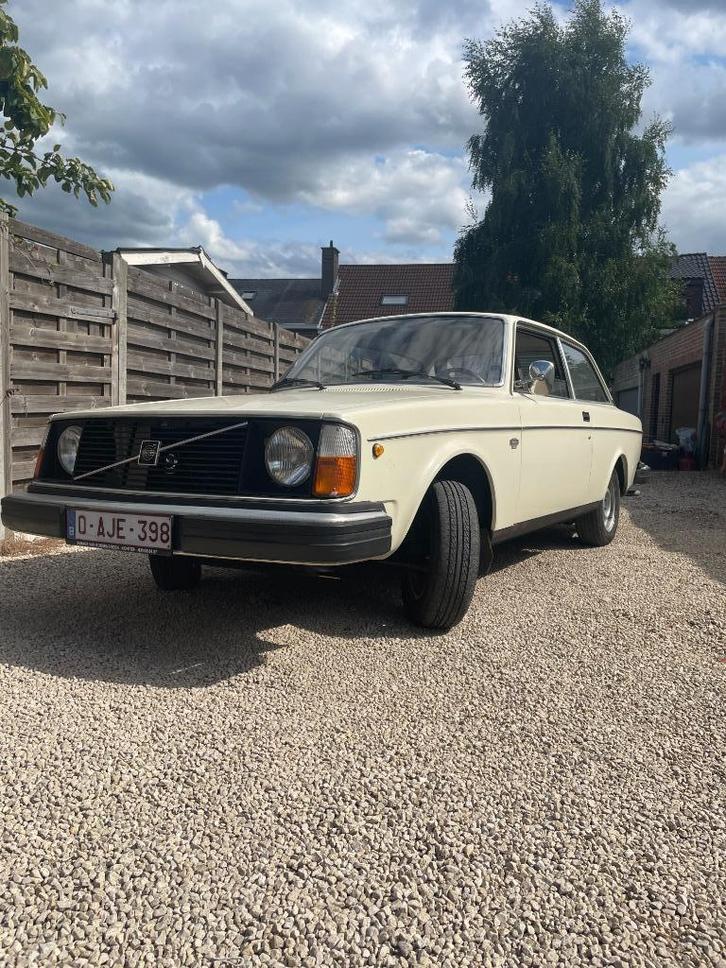 Volvo 242L, Auto's, Volvo, Particulier, Benzine, Coupé, 2 deurs, Handgeschakeld, Wit, Bruin, Stof, Achterwielaandrijving, Ophalen