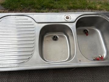 Dubbele spoelbak beschikbaar voor biedingen