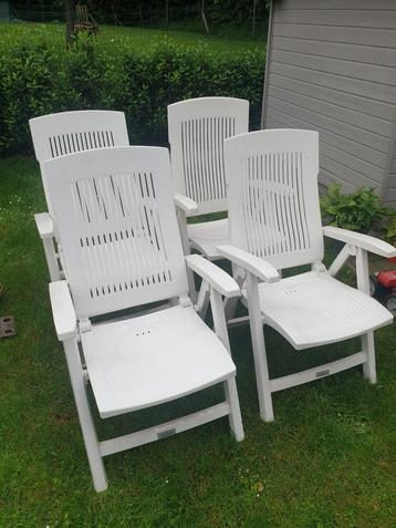 4 witte tuinstoelen