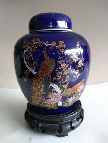 Vaas blauw beschikbaar voor biedingen