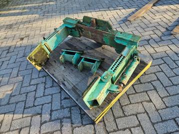 Blokkenklem / bandenklem Klem is verstelbaar Hydraulisch kle beschikbaar voor biedingen