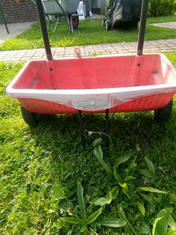 strooiwagen beschikbaar voor biedingen