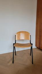 Stapelbare houten stoelen, Enlèvement