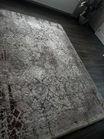 tapijt beschikbaar voor biedingen