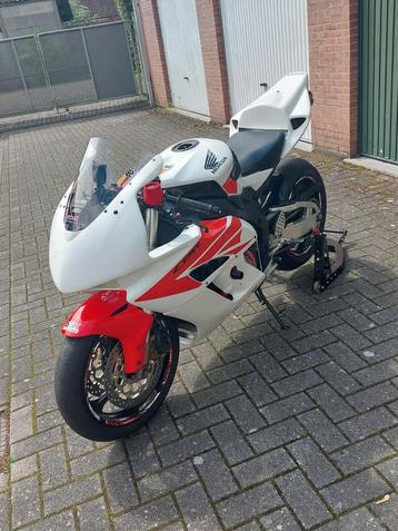 Honda CBR 1000RR Sc57 disponible aux enchères