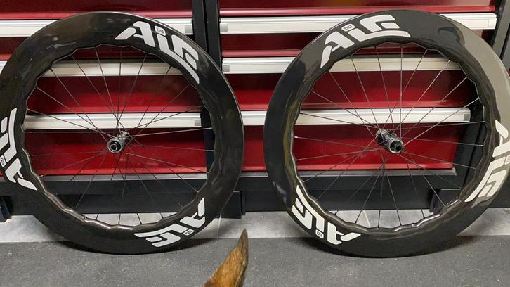 Handgespaakte AIE Carbon Wielen – 80 mm, Fietsen en Brommers, Fietsonderdelen, Zo goed als nieuw, Wiel, Ophalen of Verzenden