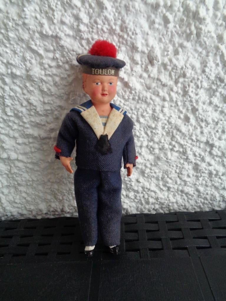 Poupée folklorique. Ancienne Marin Toulon., Envoi, Utilisé, Poupée