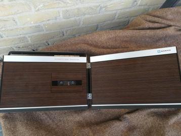 Cassetterecorder Sanyo MR-408 uit 1970 beschikbaar voor biedingen