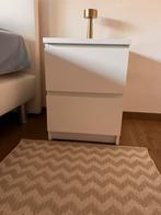 DRINGEND : 2 WITTE NACHTKASTJES TE KOOP, Huis en Inrichting, Slaapkamer | Nachtkastjes, Ophalen, Zo goed als nieuw