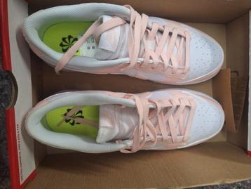 Nike dunk low 44,5 beschikbaar voor biedingen