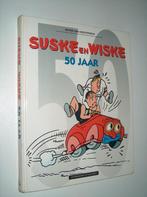 Suske en Wiske 50 jaar - Peter Van Hooydonck, Boeken, Stripverhalen, Gelezen, Ophalen of Verzenden, Eén stripboek