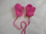 wantjes/handschoenen roze met touw baby, Kinderen en Baby's, Ophalen of Verzenden, Zo goed als nieuw, Handschoenen
