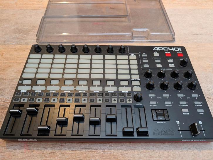 Akai APC40 mkII + decksaver, Musique & Instruments, Équipement Midi, Utilisé, Enlèvement