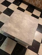 Salontafel / salontafel met 2 lades €25, Ophalen