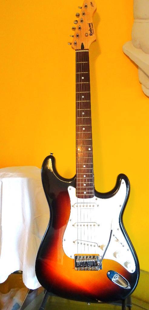 GUITARE ELECTRIQUE  ROCKWOOD LX-90 BY HOHNER VINTAGE, Musique & Instruments, Instruments à corde | Guitares | Électriques, Comme neuf
