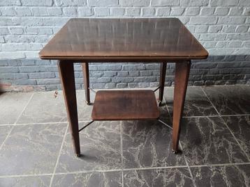 Vintage bijzettafel met wieltjes beschikbaar voor biedingen