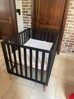 Stijlvol zwart parkje met houten pootjes, Kinderen en Baby's, Babyparken, Ophalen, Zo goed als nieuw