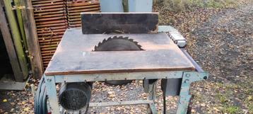 Zaag tafel  beschikbaar voor biedingen