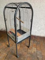 Cage perroquets avec perchoir et gamelles ., Utilisé, Volière, Aluminium