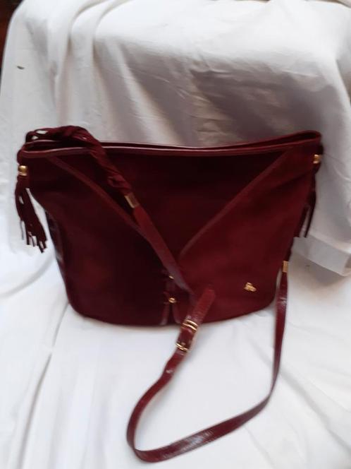 Italiaanse bordeaux daim handtas merk "Fannybag", Handtassen en Accessoires, Tassen | Damestassen, Gebruikt, Handtas, Ophalen of Verzenden