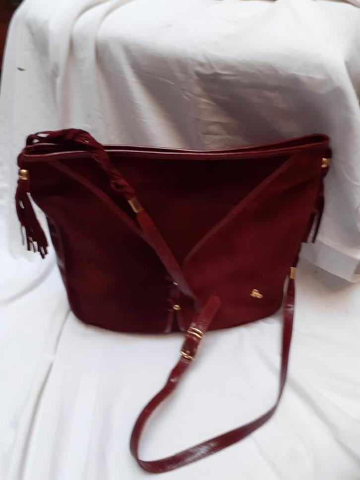 Italiaanse bordeaux daim handtas merk "Fannybag", Handtassen en Accessoires, Tassen | Damestassen, Gebruikt, Handtas, Ophalen of Verzenden