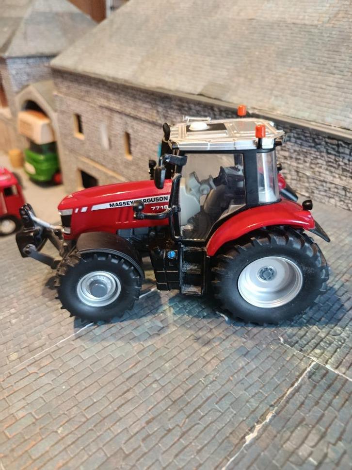 Massey-Ferguson 7718 Dyna6 Britains met frontgewicht, Hobby en Vrije tijd, Modelauto's | 1:32, Zo goed als nieuw, Tractor of Landbouw