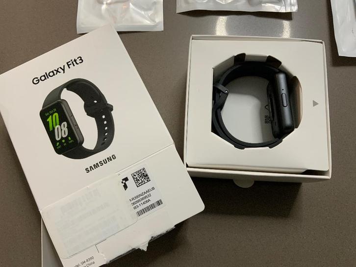 Galaxy samsung horloge FIT3 - nieuw !!! Met extra acc, Handtassen en Accessoires, Sporthorloges, Nieuw, Zwart, Ophalen of Verzenden