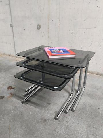 Vintage trio bijzettafels  beschikbaar voor biedingen