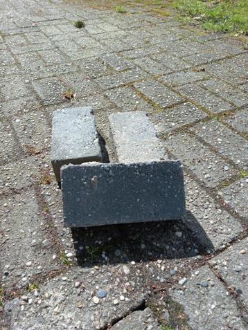 Betonklinkers beschikbaar voor biedingen