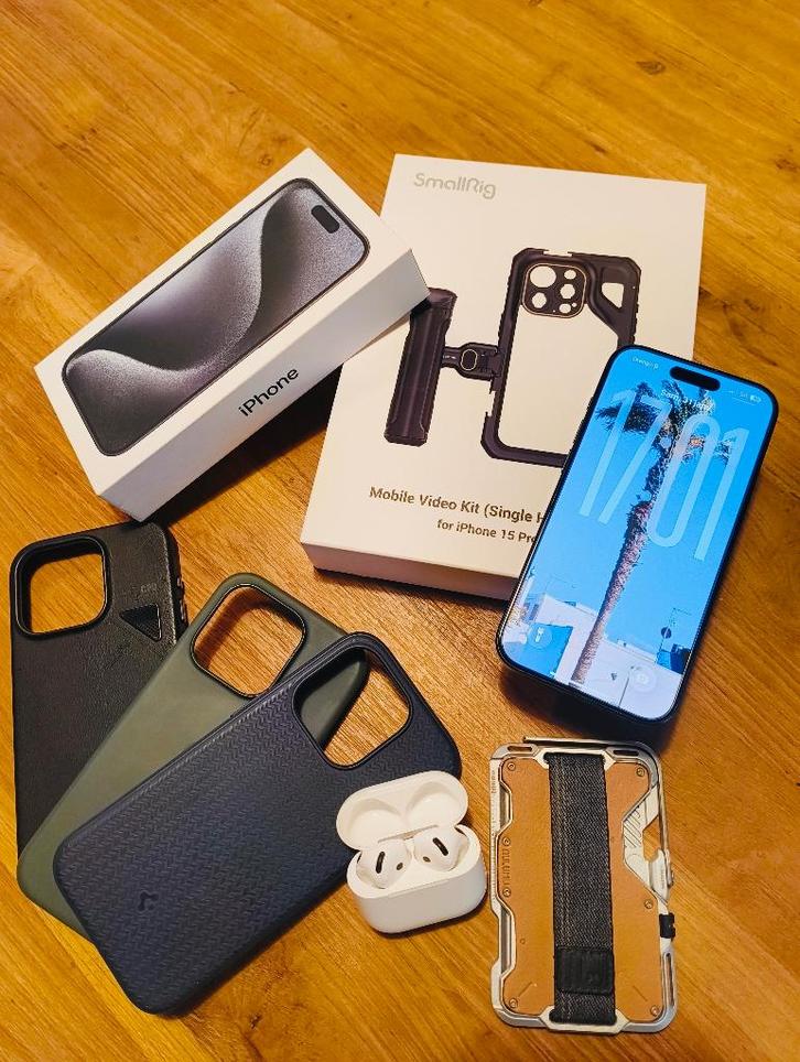 Iphone 15 pro 256go Blue + accessoires + AirPods 4, Telecommunicatie, Mobiele telefoons | Apple iPhone, Zo goed als nieuw, 256 GB