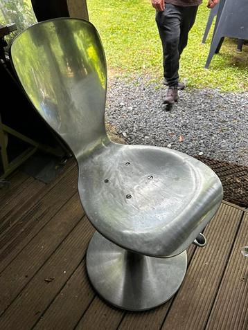 Vintage alu barkruk beschikbaar voor biedingen