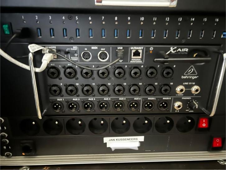 Behringer XAir XR18, Muziek en Instrumenten, Mengpanelen, Zo goed als nieuw, 10 tot 20 kanalen, Microfooningang, Ophalen