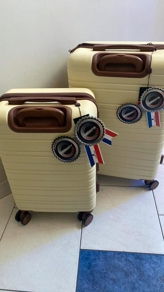 2 valises neuves Pierre Cardin, Bijoux, Sacs & Beauté, Valises, Roulettes, Enlèvement
