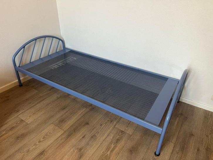 Lit avec sommier Auping, Huis en Inrichting, Slaapkamer | Bedden, Zo goed als nieuw, Eenpersoons, 90 cm, Metaal, Blauw, Ophalen