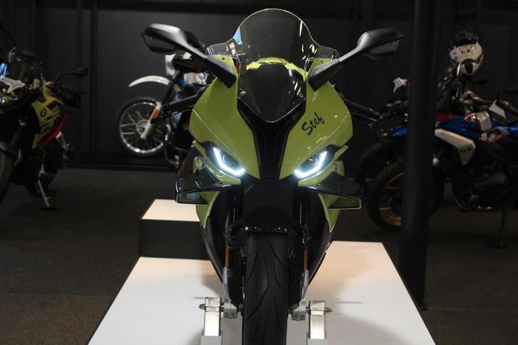 BMW M 1000 RR - 50Y Edition uit Privécollectie -, Motoren, Motoren | BMW, Bedrijf, Super Sport, meer dan 35 kW, 4 cilinders, Motorrijbewijs A