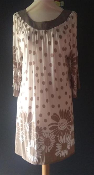 bruin wit kleed met bloemen met open mouwen maat XL beschikbaar voor biedingen