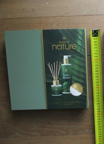 nieuw Geschenkset Verzorgingsprodukten,nieuw sense of  beschikbaar voor biedingen